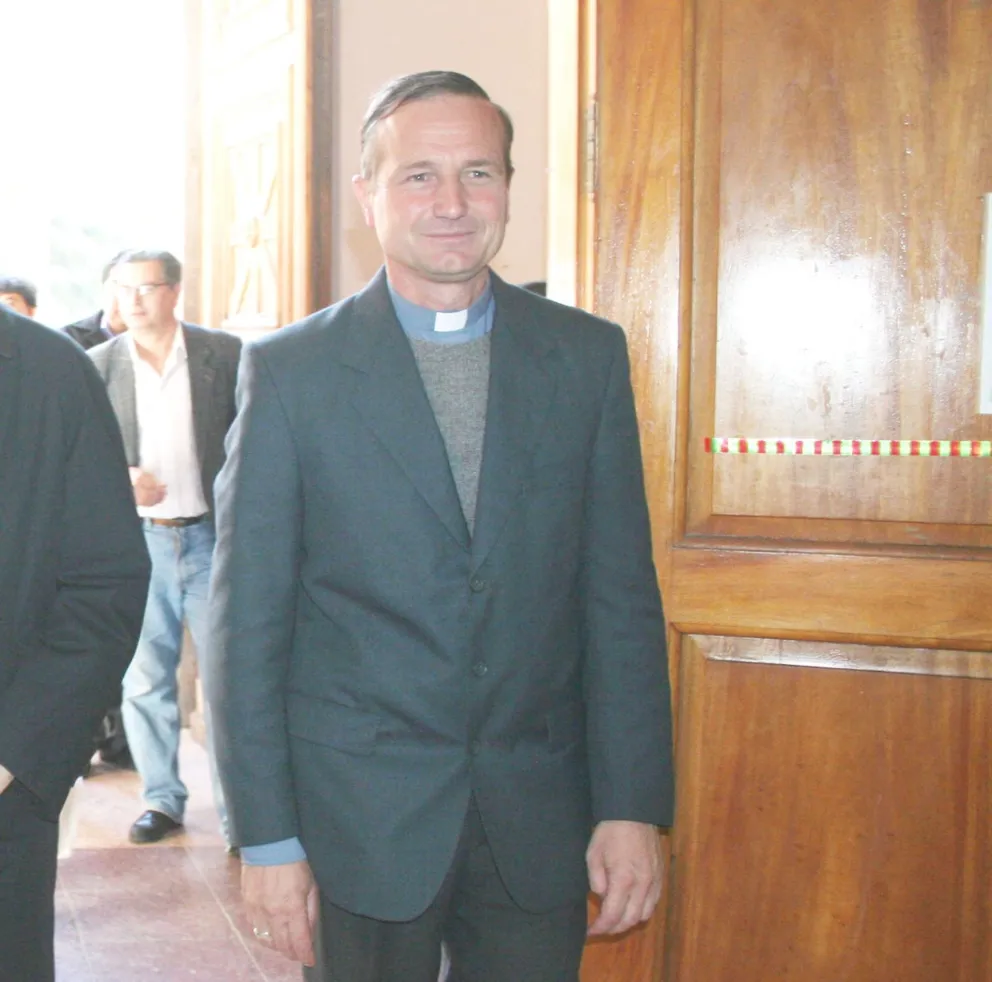 Internaron al obispo Esteban Laxague por un cuadro de arritmia
