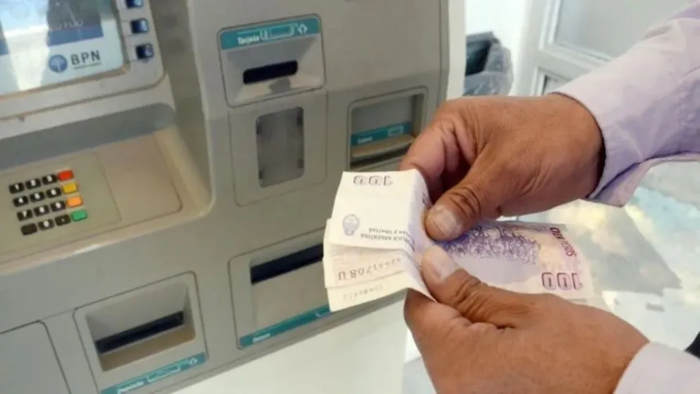 Comenzó el pago del bono de 10 mil pesos