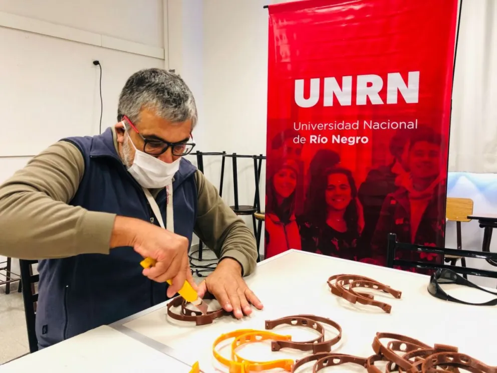 La UNRN provee máscaras de protección facial al sistema sanitario