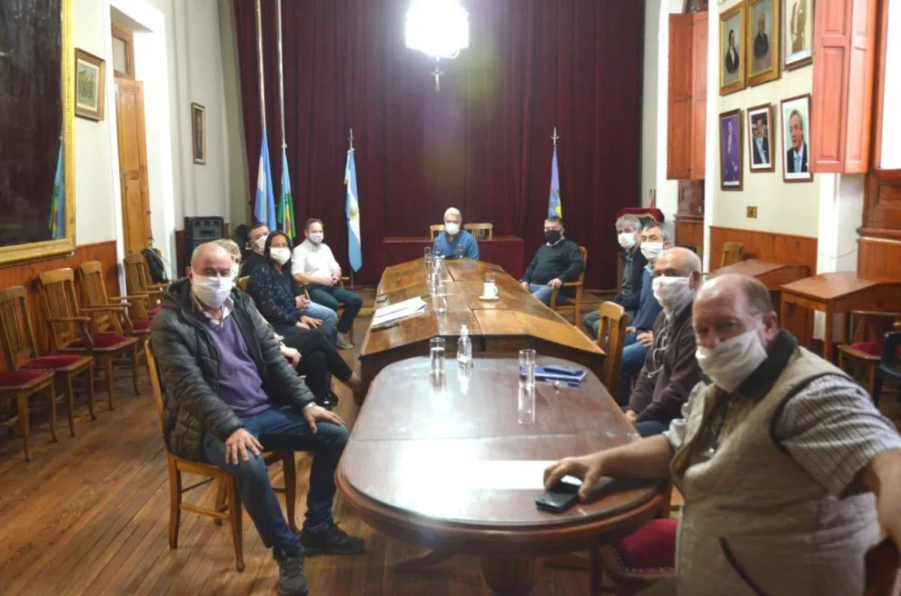 Trabajan en posibles protocolos para apertura de comercios