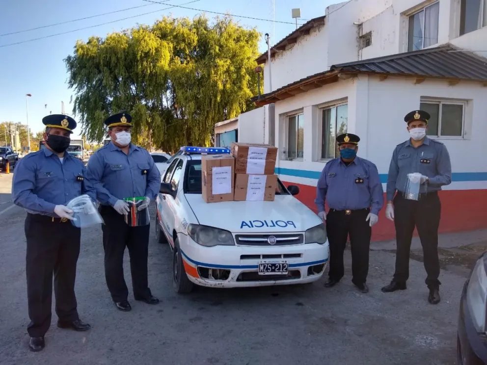 Distribuyeron más de 300 máscaras protectoras para policías