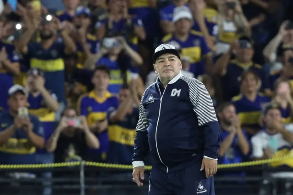 "Maradona no arma el equipo, él es más marketing"