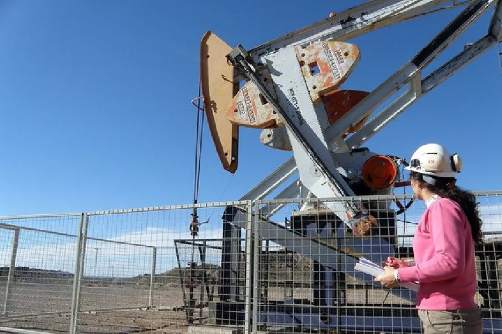 Kulfas aseguró que habrá precio sostén para el barril de petróleo