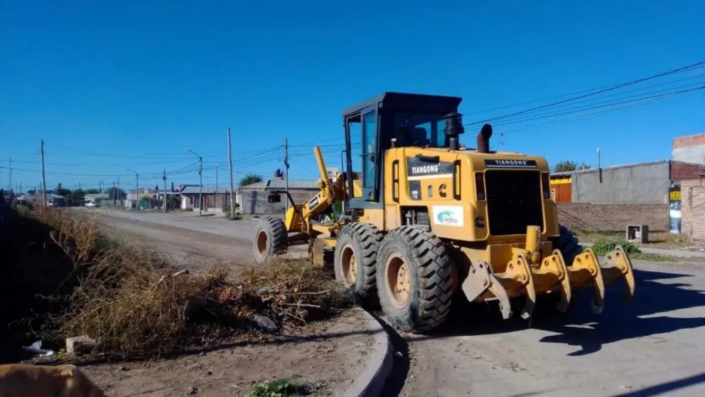 Viedma: avanza el mantenimiento de calles de ripio