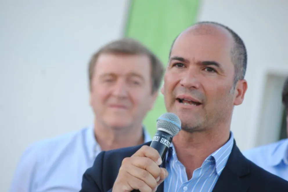 Martín propone donar el 30% de sueldos de los funcionarios