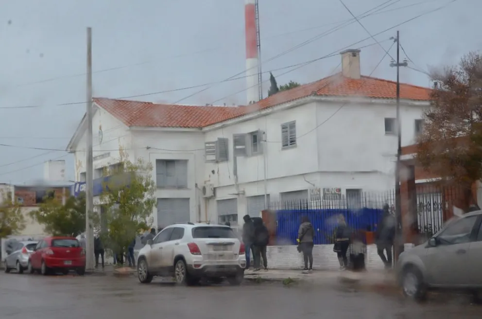 Esperar bajo la lluvia: Cuando los protocolos no alcanzan para cuidar a todos