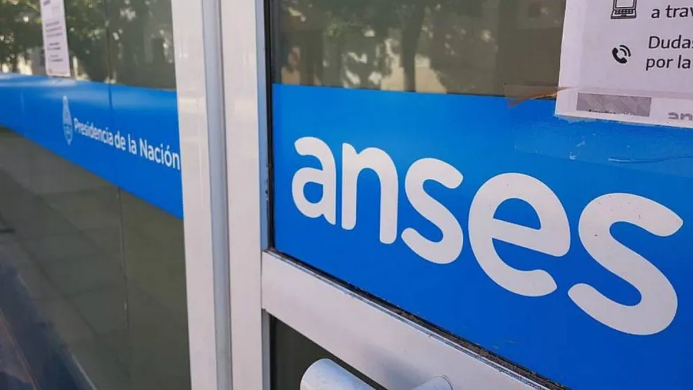 Reabrirán las oficinas de Anses y una decena de actividades