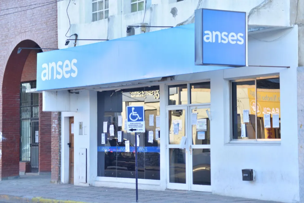 Anses recibe al personal, pero aún no abre las puertas al público
