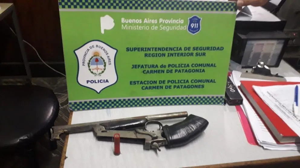 Joven detenido en la vía pública con un pistolón