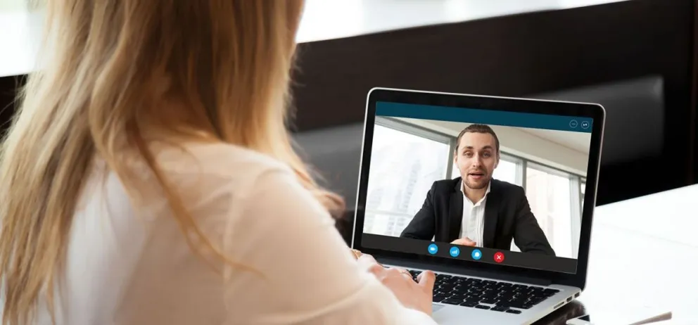 Todo lo que tenés que saber para dar una conferencia online