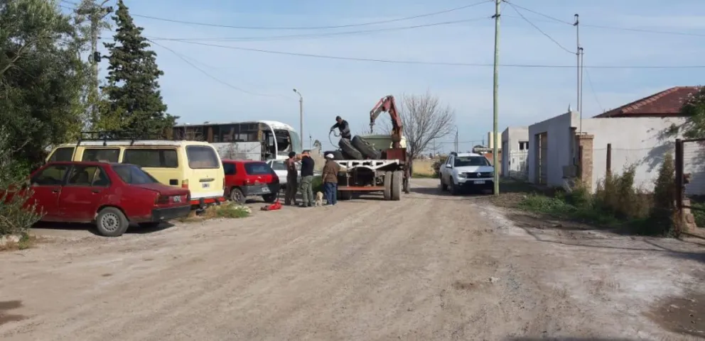 Retiraron vehículos abandonados en la vía pública hace décadas