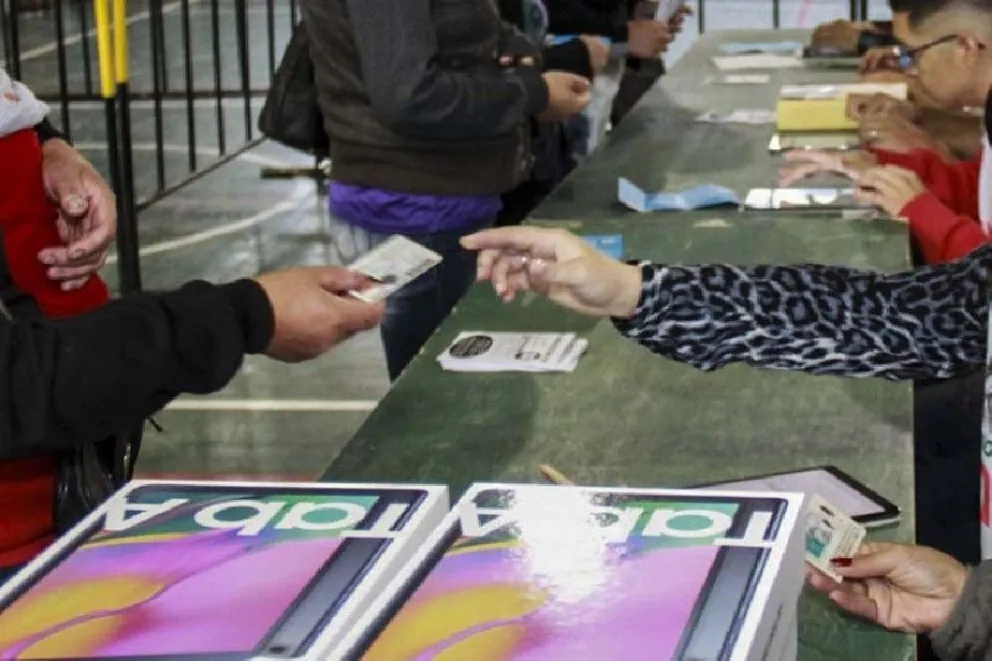 Reanudarán la entrega de tarjetas del plan Alimentar