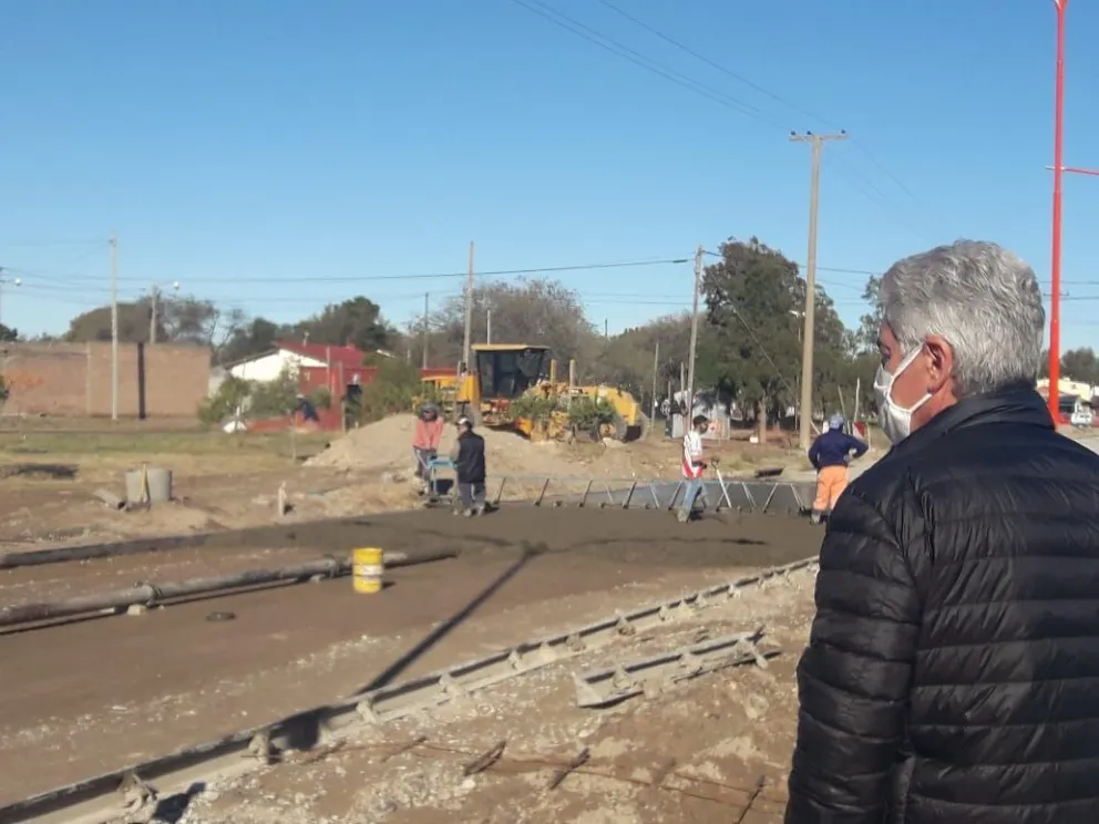 Recorrida oficial por la obra del bulevar Moreno