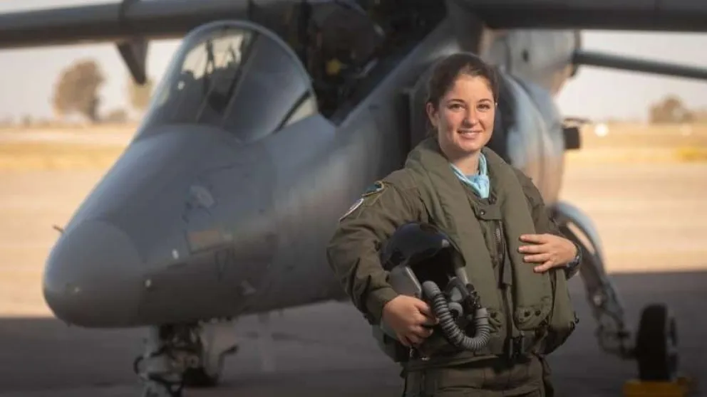 Sofía Vier, primera piloto de caza argentina, tuvo su vuelo de bautismo
