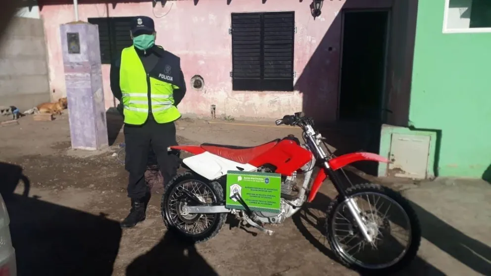 En allanamiento recuperan una moto robada