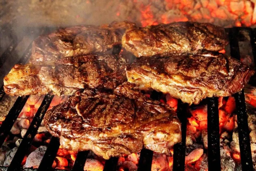 Investigan si un asado desató la ola de contagios en Las Perlas