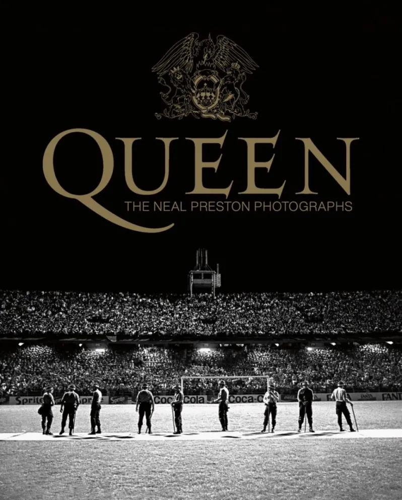 El Gigante de Arroyito, tapa de un libro con fotos de Queen