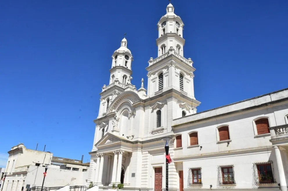 Bajo protocolo para evitar contagios reabren los templos