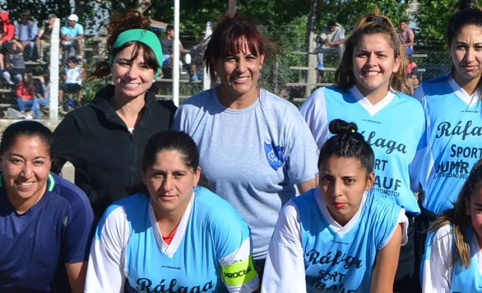 Participación local en conversatorio sobre fútbol femenino