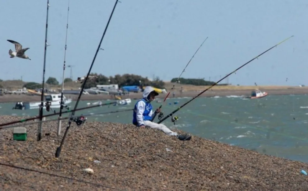 Solicitan autorización para practicar la pesca