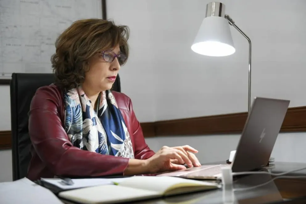 La gobernadora Carreras está en cuarentena preventiva