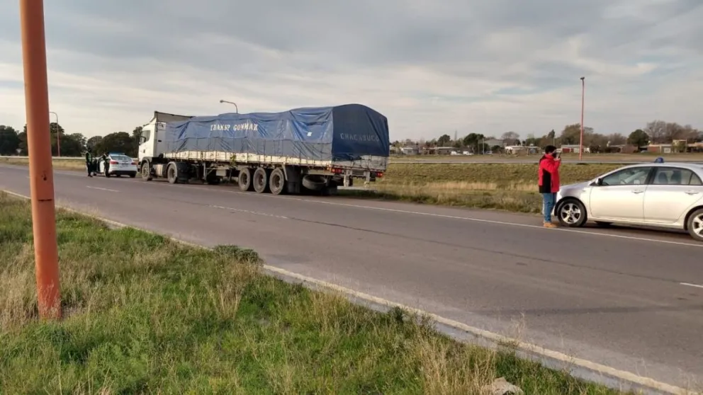 Detienen a un camión que intentó evadir un control rutero