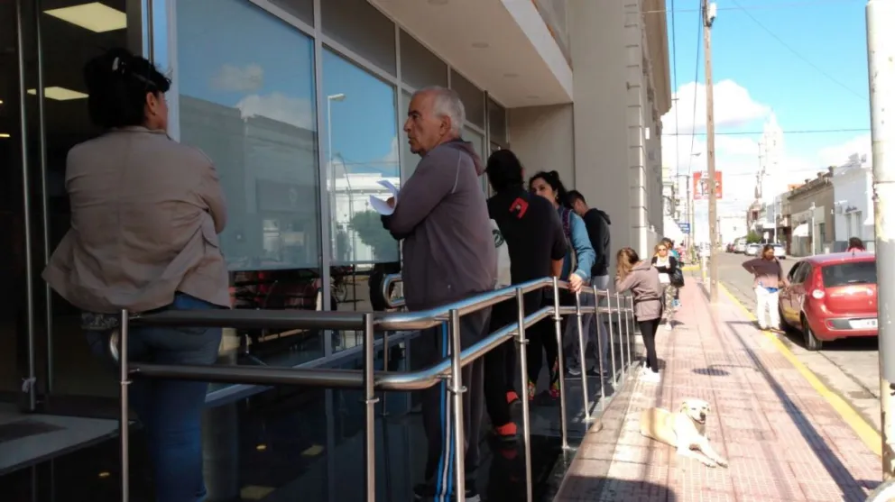 Piden la funcionabilidad de todos los cajeros automáticos