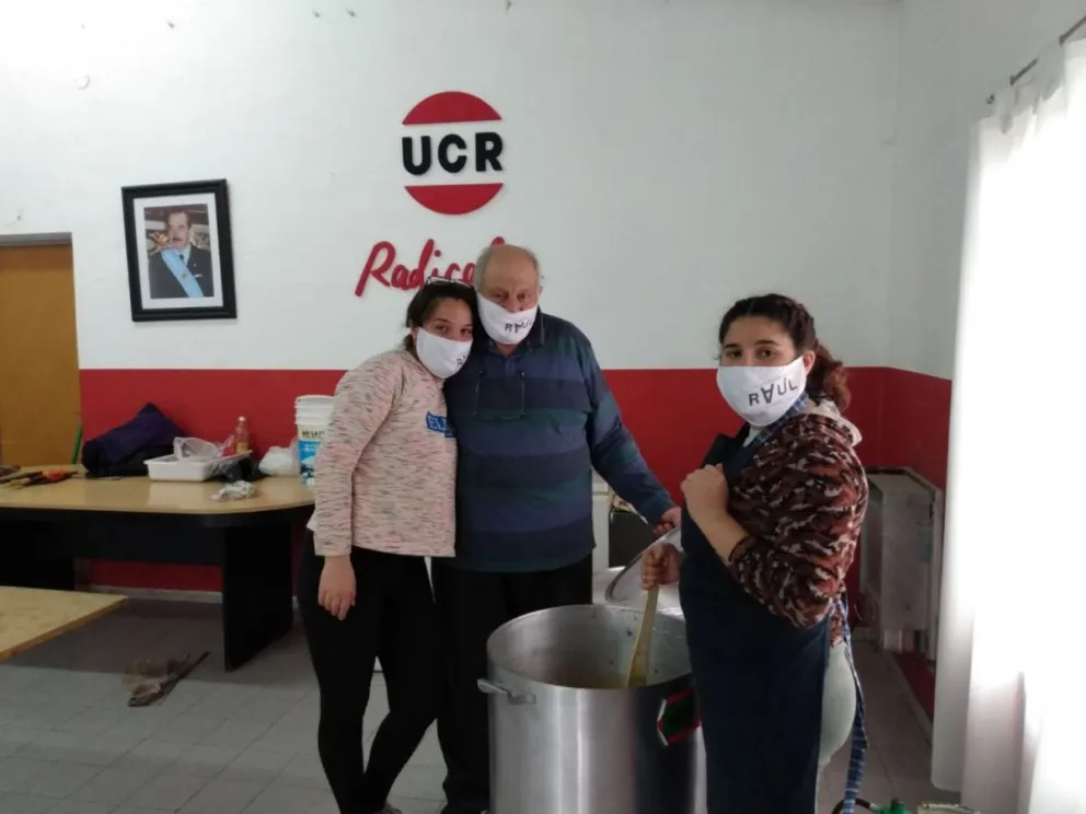 Gran guiso de lentejas en el comité radical