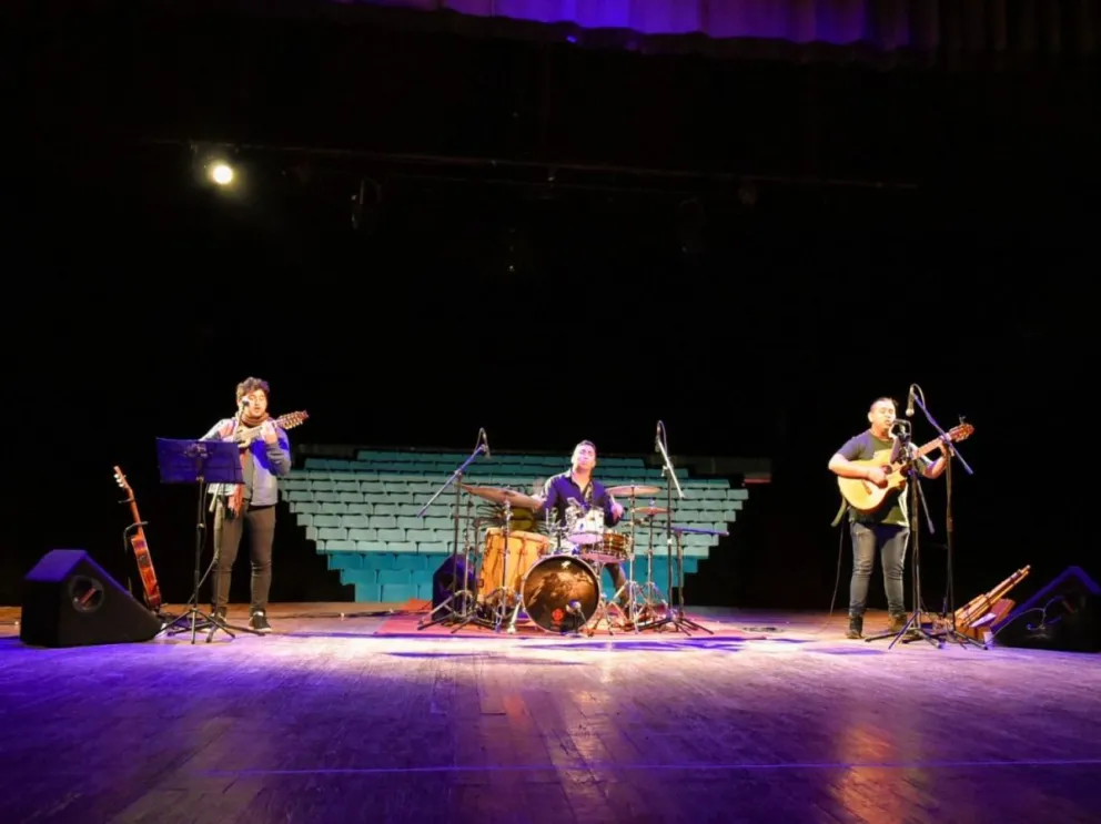 Trío Unión le puso música al Centro Cultural