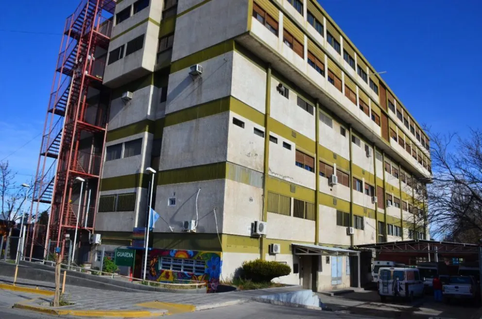 Tiene coronavirus y fue sorprendido escupiendo desde el hospital