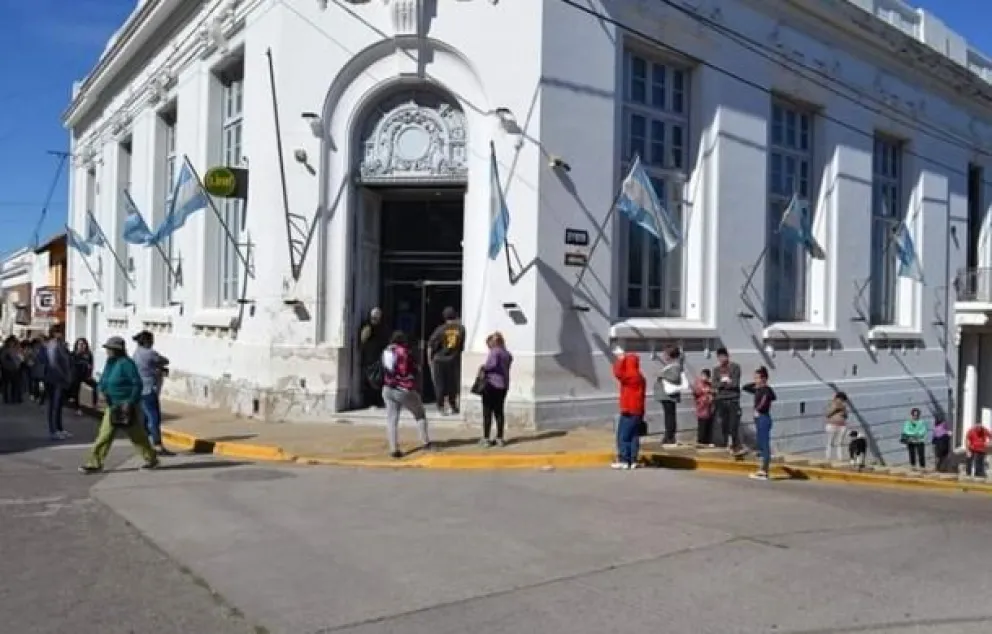 Solicitan más cajeros automáticos para el Banco Nación