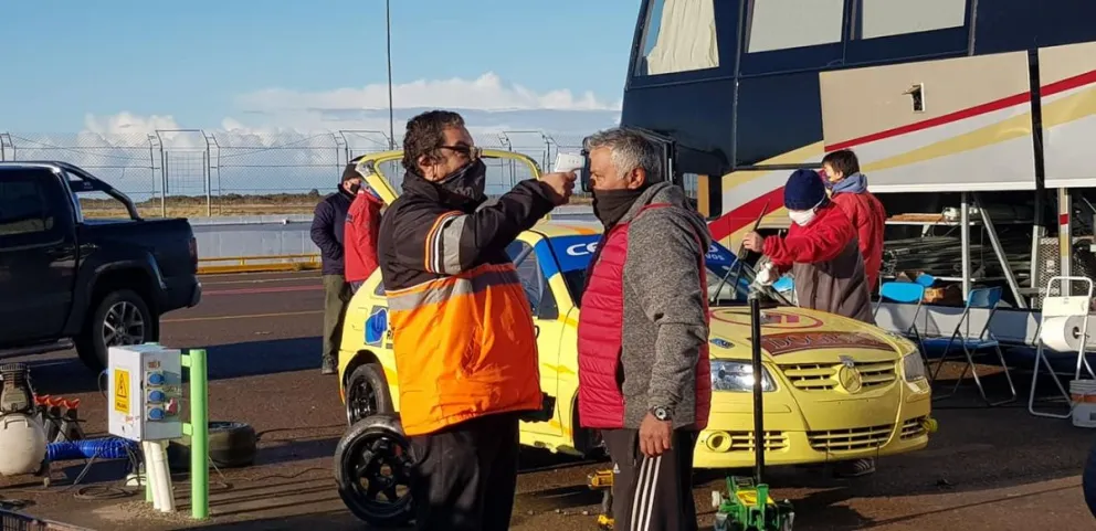 Tres autos giraron en el autódromo