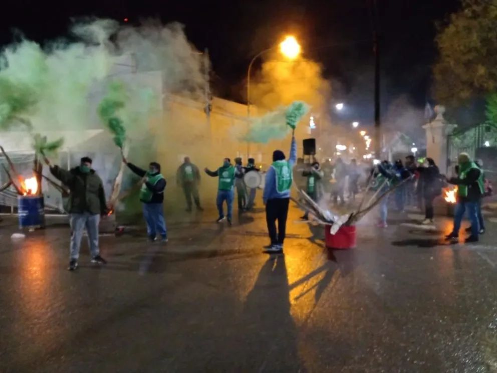 Protesta por el desdoblamiento de aguinaldos