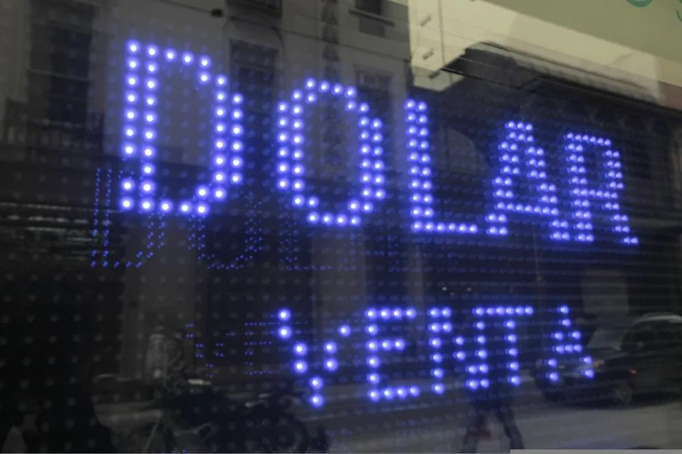 El dólar blue se fue a $126 y el oficial entre $74 y $75