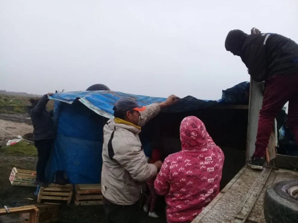 Nueva toma en Viedma, cerca del loteo Los Eucaliptos