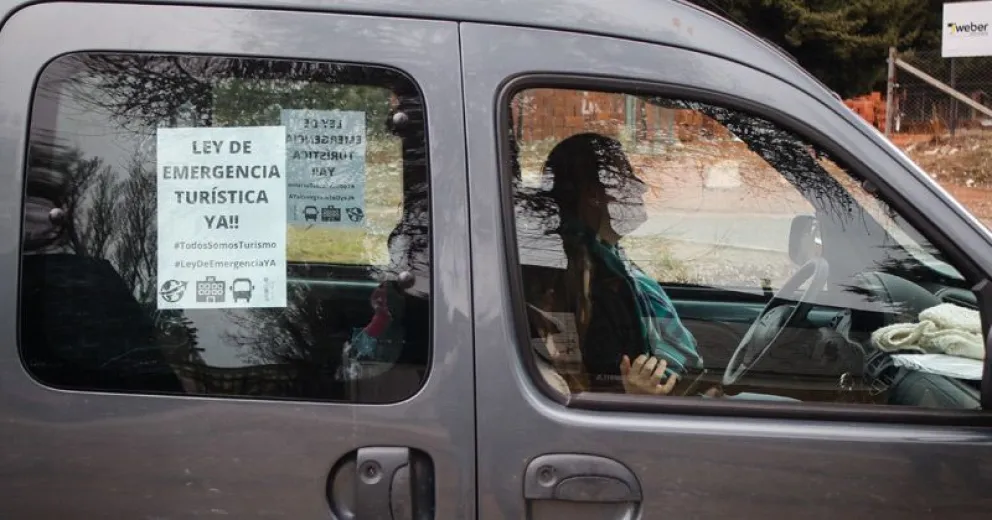 Masivas marchas para reclamar la emergencia turística nacional
