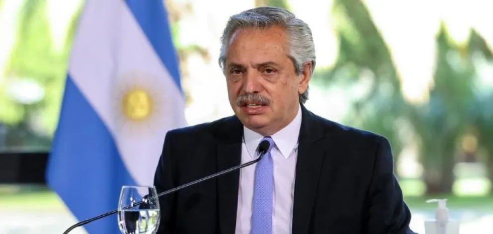 Conferencia de Fernández junto a Carreras y otros gobernadores