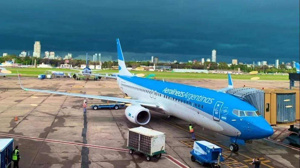 Fernández aseguró que es clave sostener a Aerolíneas Argentinas