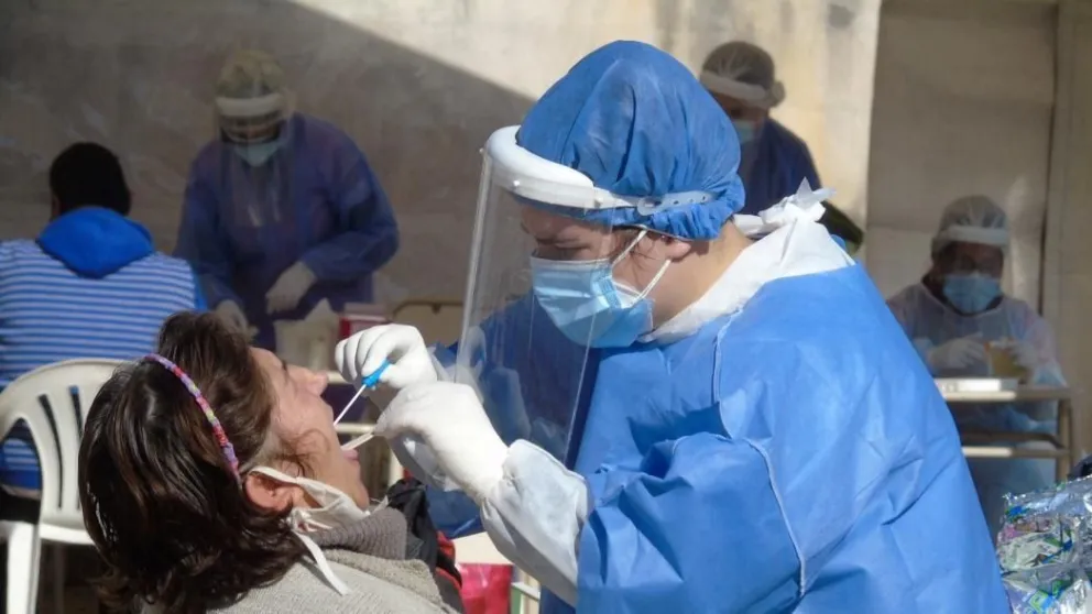 Covid-19: en 15 días aumentó más del 50% la cantidad de casos en el país