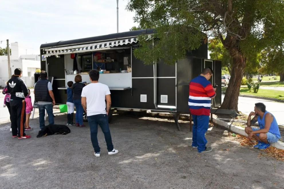 Avanzan en el ordenamiento de los carritos gatronómicos