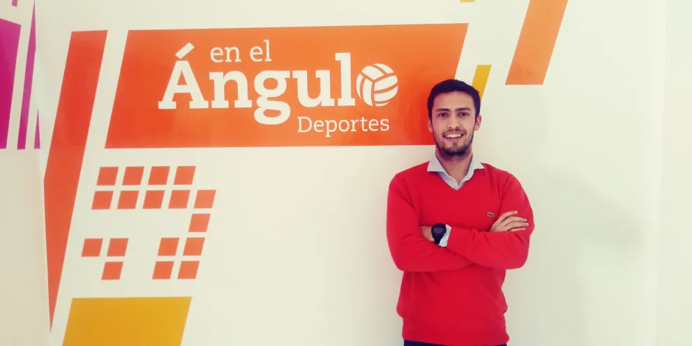 Se gradúa en medio de un evento internacional