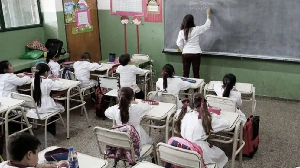 Autorizan que docentes puedan tomar cargos online durante la pandemia
