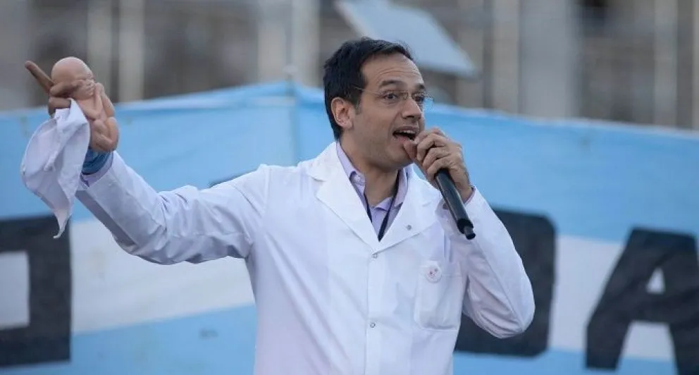 Exigen a Rodríguez Lastra que se capacite en género
