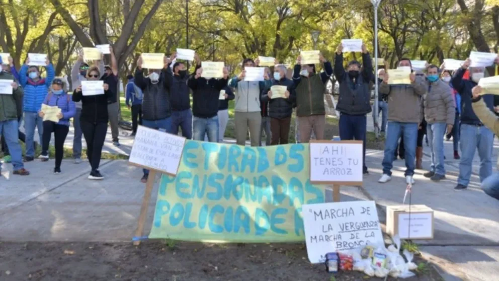 Retirados y pensionados de la Policía cobrarán un pago único de $5.000