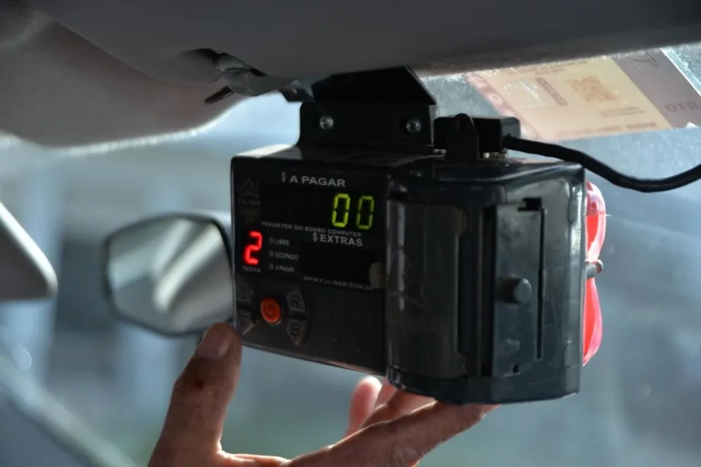 Tarifa de taxis, autorizan un incremento del 30 por ciento