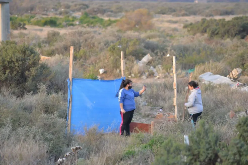 En la toma impiden el ingreso de materiales de la construcción