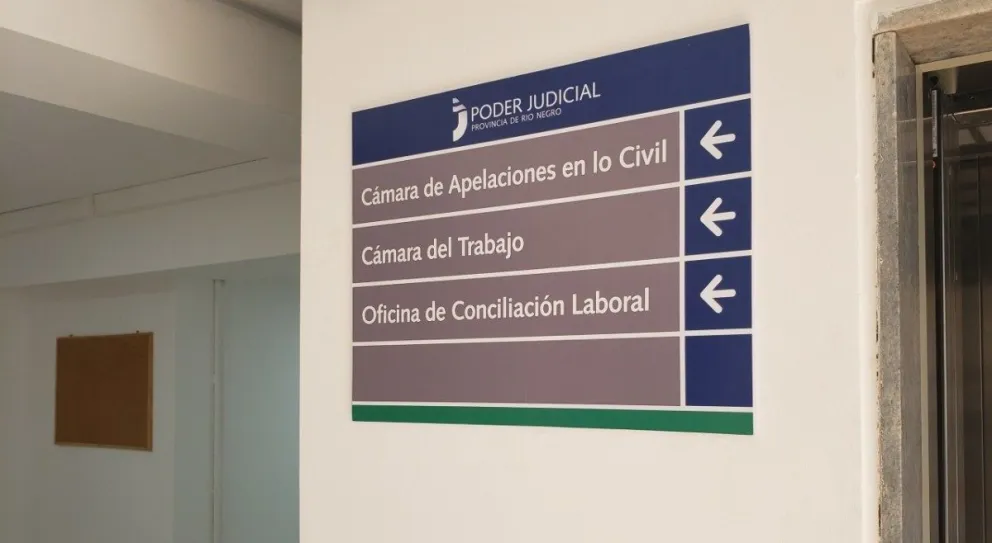 Un sujeto le cortó un dedo a una policía y será indemnizada