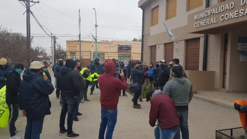 UOCRA manifestó en Conesa y destrabaron obras para el sector