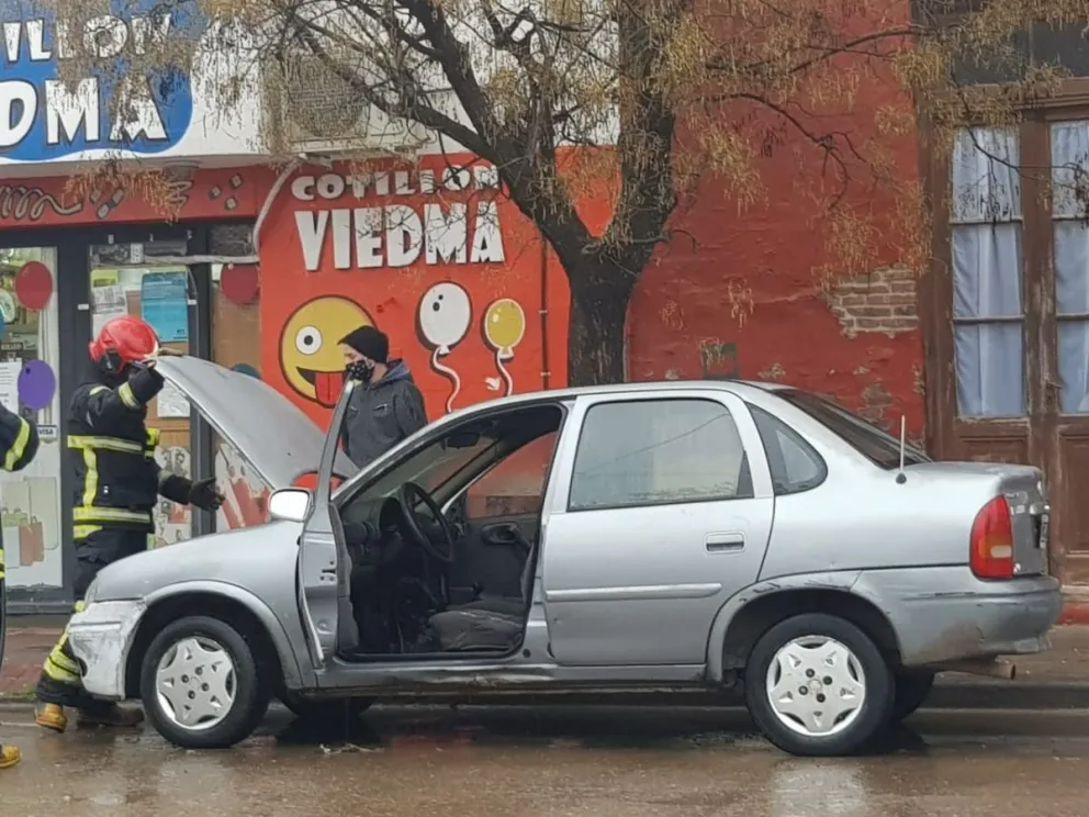 Se incendió un auto en la avenida 25 de Mayo