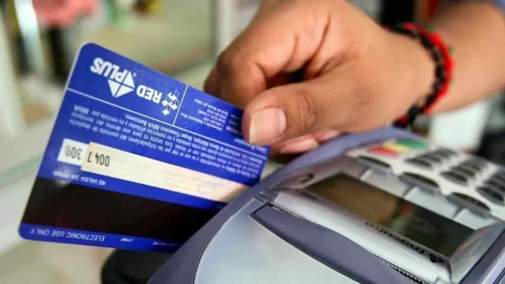 Hasta fin de año reintegran el 15% por compras con débito a jubilados y AUH